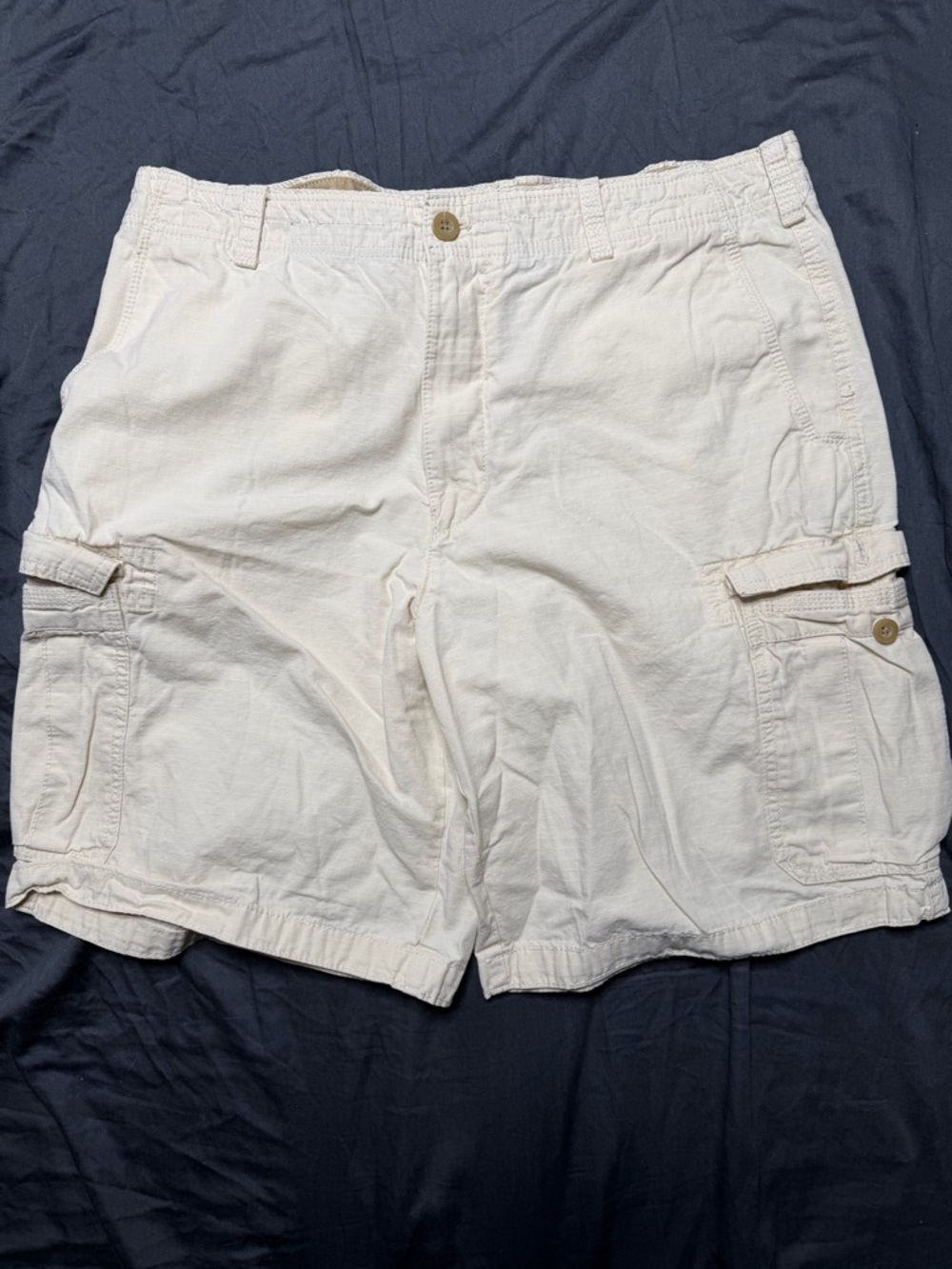 Izod Men's Cream Cargo Shorts - Classic Pocket Style